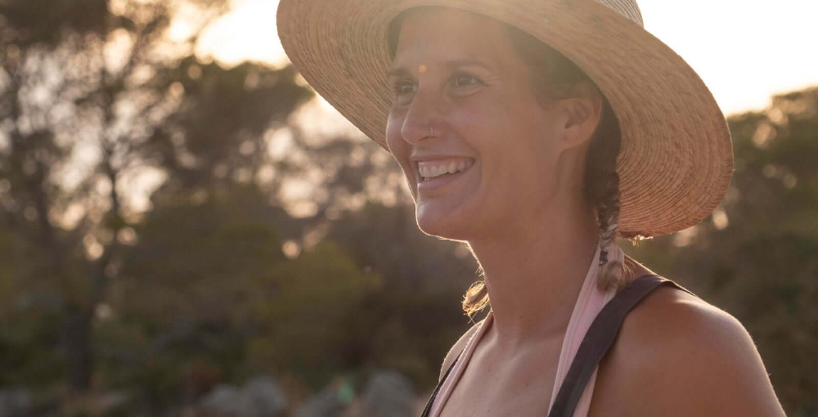 How to prevent sun damage signs on mature skin during summer